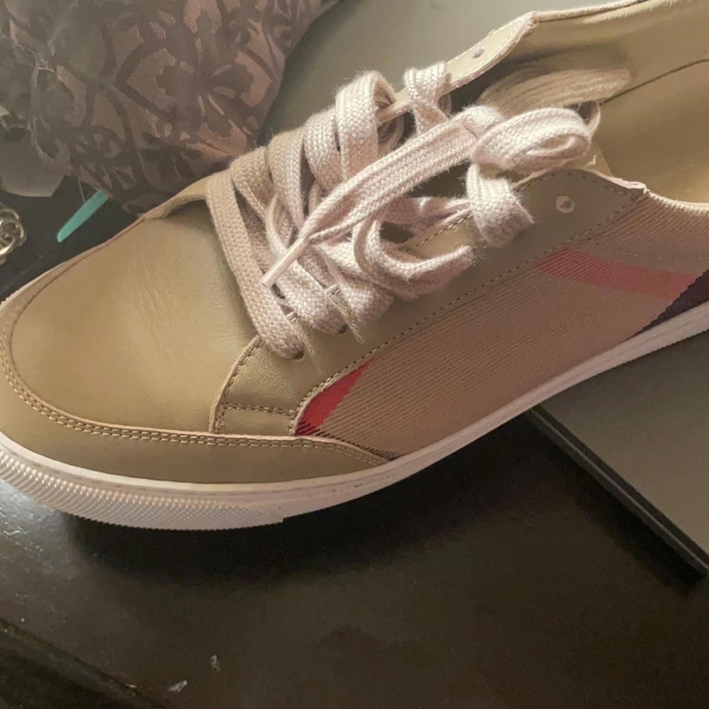 Like new Burberry sneakers